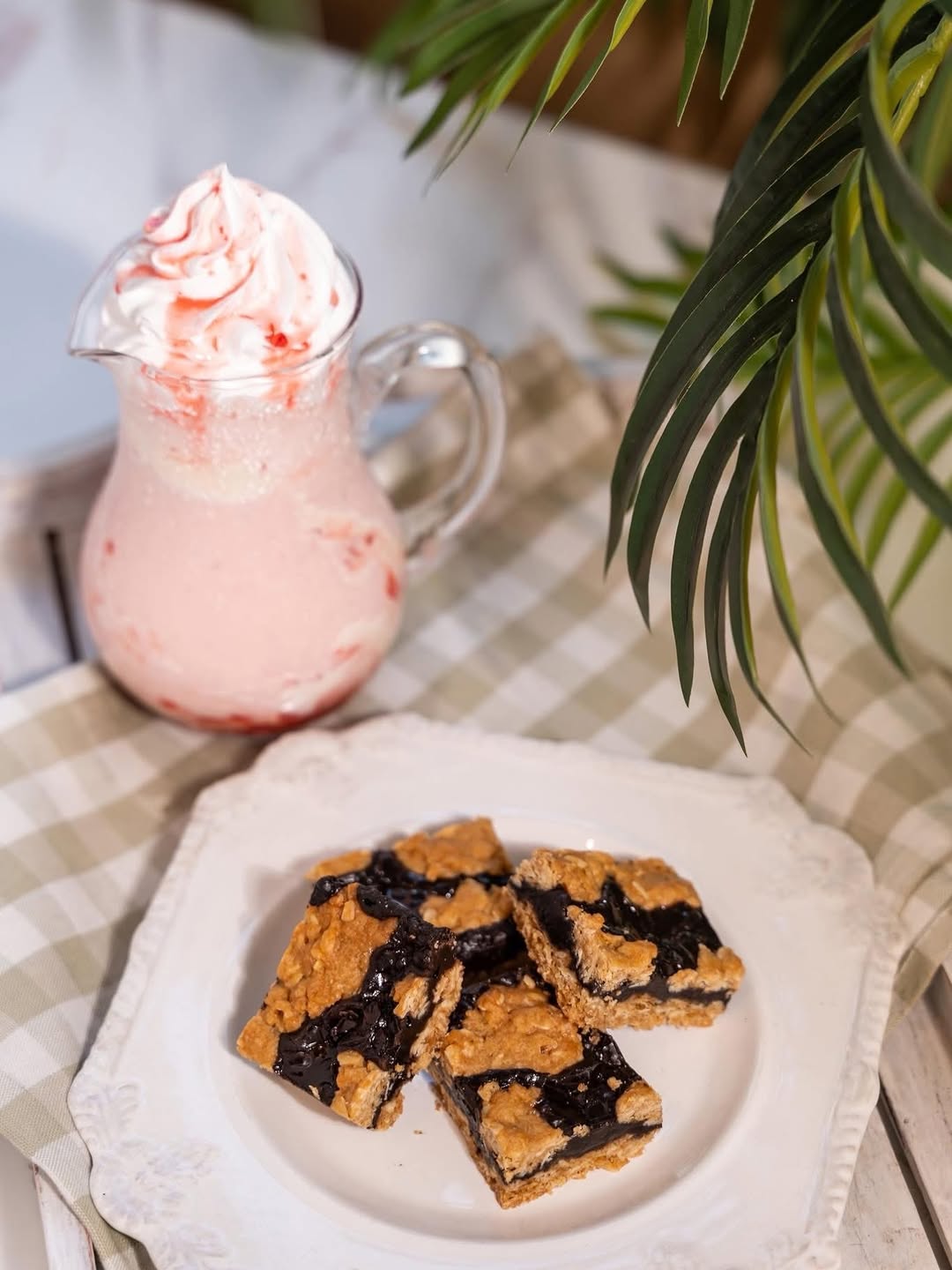 Strawberry Drink & Blondies